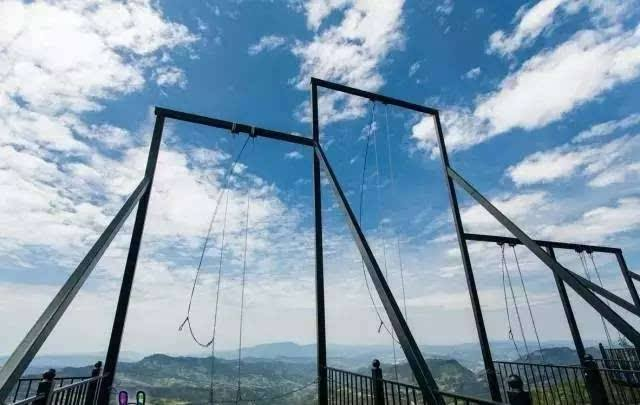 驚險刺激的懸崖秋千你敢挑戰(zhàn)嗎？